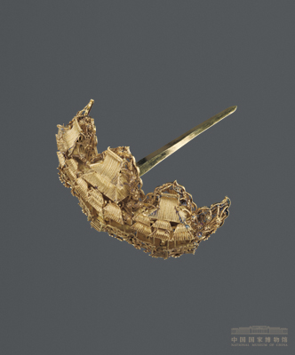 <p>明<br>通高5.1厘米，簪板长9.8厘米，重91克<br>1958年江西省南城县朱厚烨墓出土<br>中国国家博物馆藏</p>